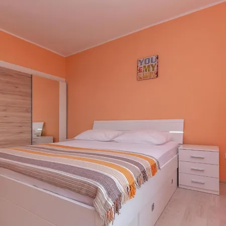 Hébergement de vacances Dolac With Sea View 06