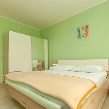 Hébergement de vacances Dolac With Sea View 06 Dolac