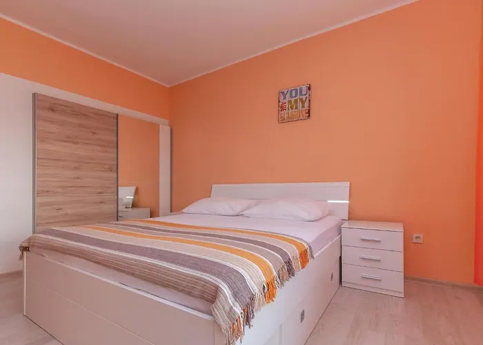 בית נופש Dolac With Sea View 06