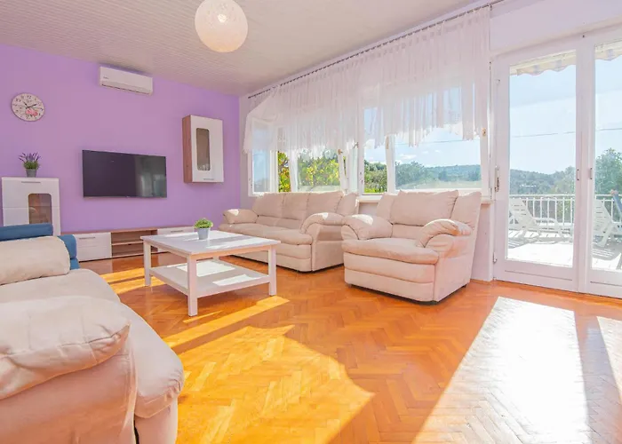 בית נופש Dolac With Sea View 06