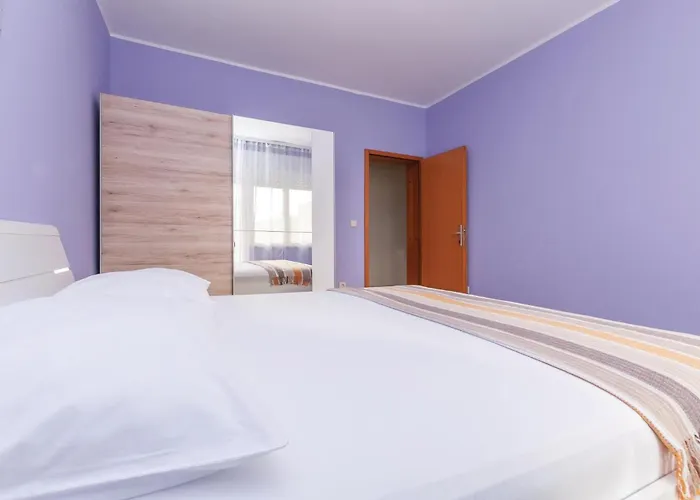 בית נופש Dolac With Sea View 06 *